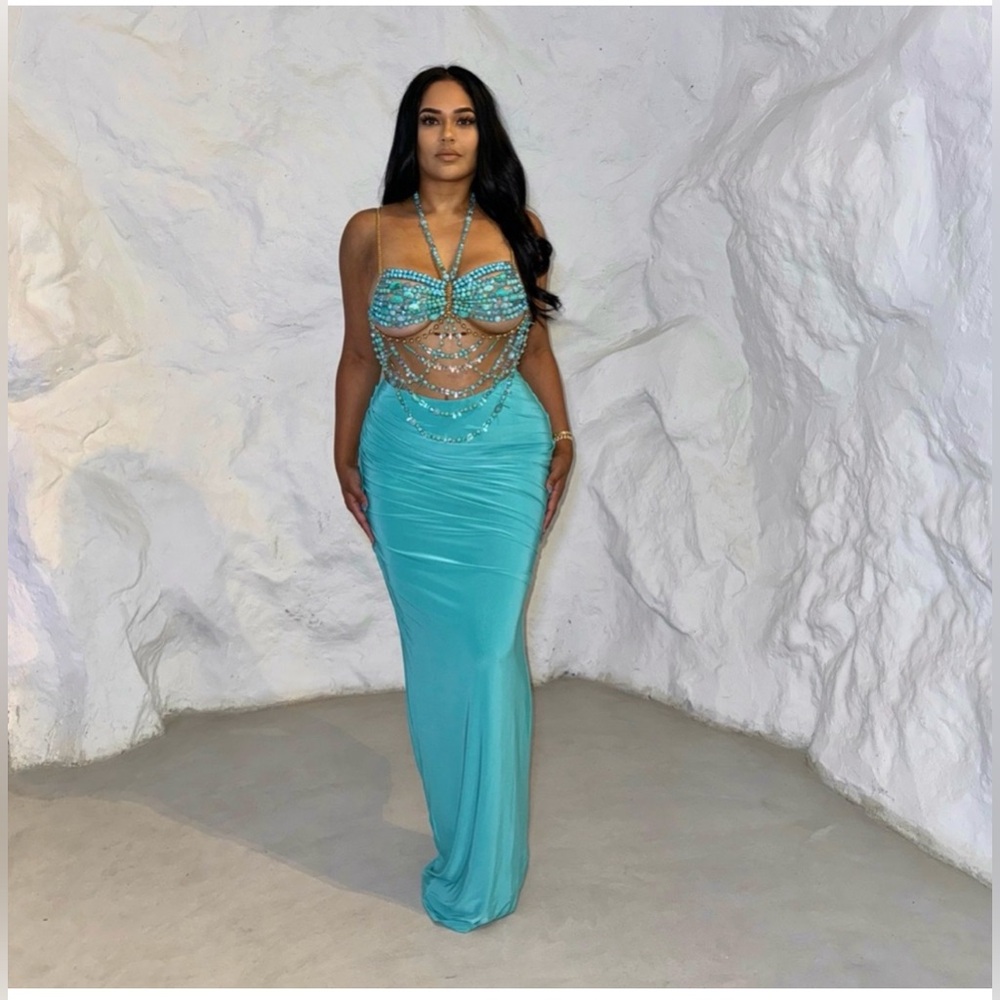 Mew Mews Beaded bralette with silver accents and matching beaded sarong/skirt - Picture 6 of 7